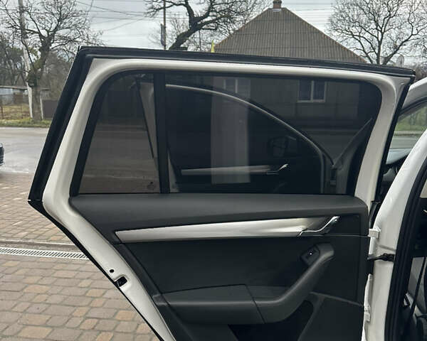 Белый Шкода Октавия, объемом двигателя 1.6 л и пробегом 330 тыс. км за 8300 $, фото 17 на Automoto.ua