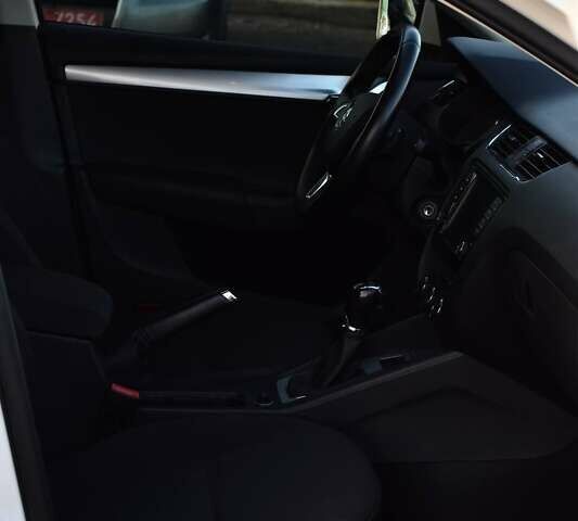 Білий Шкода Октавія, об'ємом двигуна 1.8 л та пробігом 191 тис. км за 12650 $, фото 10 на Automoto.ua