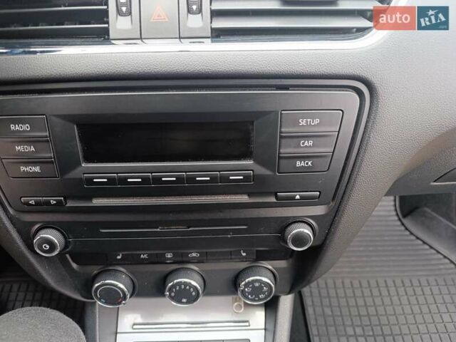 Белый Шкода Октавия, объемом двигателя 1.6 л и пробегом 276 тыс. км за 10500 $, фото 17 на Automoto.ua