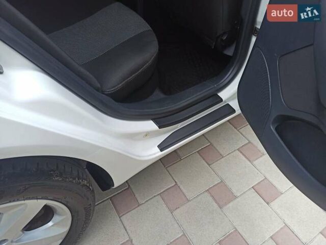 Белый Шкода Октавия, объемом двигателя 1.8 л и пробегом 125 тыс. км за 9900 $, фото 7 на Automoto.ua