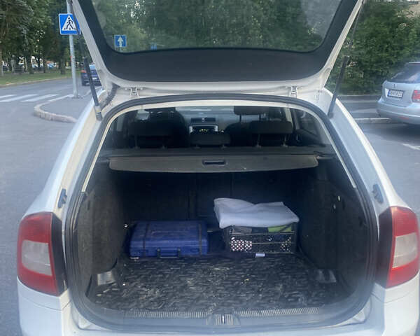 Белый Шкода Октавия, объемом двигателя 1.6 л и пробегом 280 тыс. км за 8500 $, фото 14 на Automoto.ua