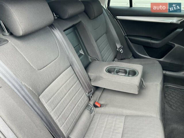 Белый Шкода Октавия, объемом двигателя 1.6 л и пробегом 261 тыс. км за 10400 $, фото 16 на Automoto.ua