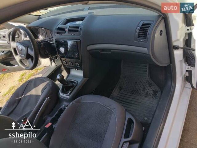 Білий Шкода Октавія, об'ємом двигуна 1.6 л та пробігом 199 тис. км за 8300 $, фото 26 на Automoto.ua