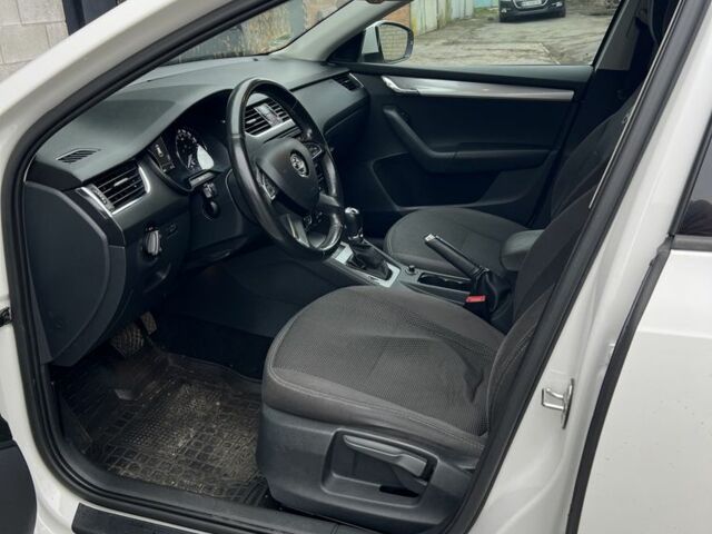 Белый Шкода Октавия, объемом двигателя 1.9 л и пробегом 219 тыс. км за 10700 $, фото 6 на Automoto.ua