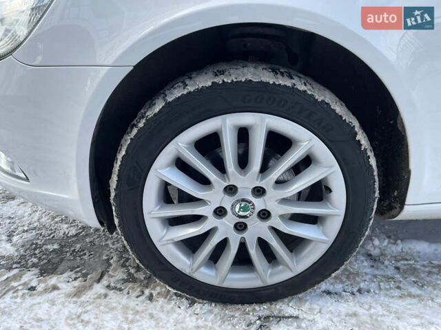 Белый Шкода Октавия, объемом двигателя 2 л и пробегом 218 тыс. км за 11950 $, фото 16 на Automoto.ua