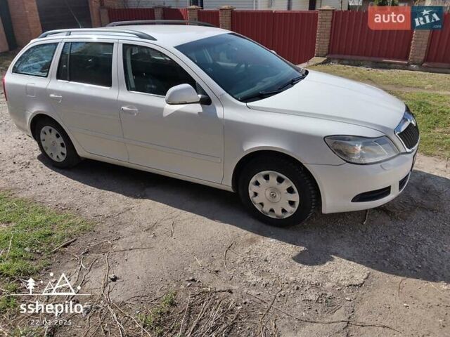 Білий Шкода Октавія, об'ємом двигуна 1.6 л та пробігом 199 тис. км за 8300 $, фото 1 на Automoto.ua