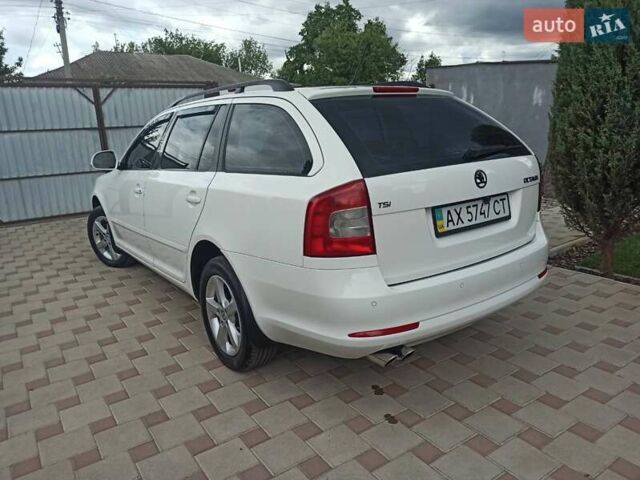 Белый Шкода Октавия, объемом двигателя 1.8 л и пробегом 125 тыс. км за 9900 $, фото 1 на Automoto.ua