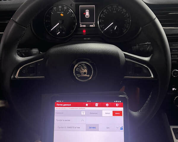 Белый Шкода Октавия, объемом двигателя 1.6 л и пробегом 261 тыс. км за 10400 $, фото 3 на Automoto.ua