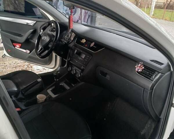 Белый Шкода Октавия, объемом двигателя 1.6 л и пробегом 230 тыс. км за 9500 $, фото 1 на Automoto.ua