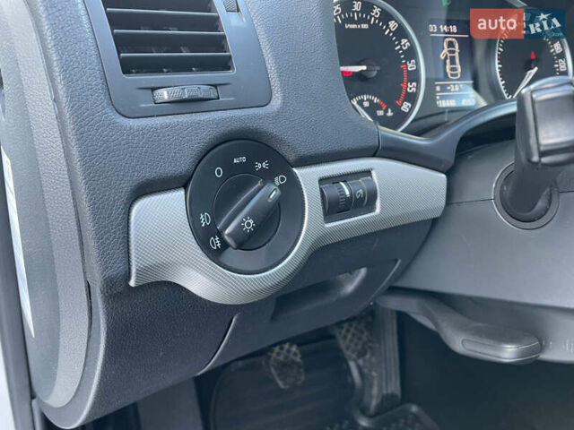 Белый Шкода Октавия, объемом двигателя 2 л и пробегом 218 тыс. км за 11950 $, фото 22 на Automoto.ua