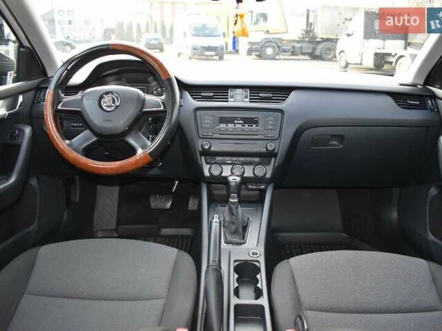 Белый Шкода Октавия, объемом двигателя 1.6 л и пробегом 221 тыс. км за 9900 $, фото 65 на Automoto.ua