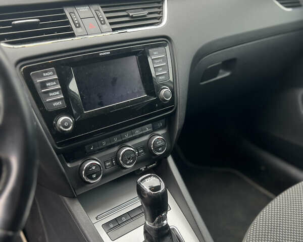 Белый Шкода Октавия, объемом двигателя 1.97 л и пробегом 308 тыс. км за 8200 $, фото 17 на Automoto.ua