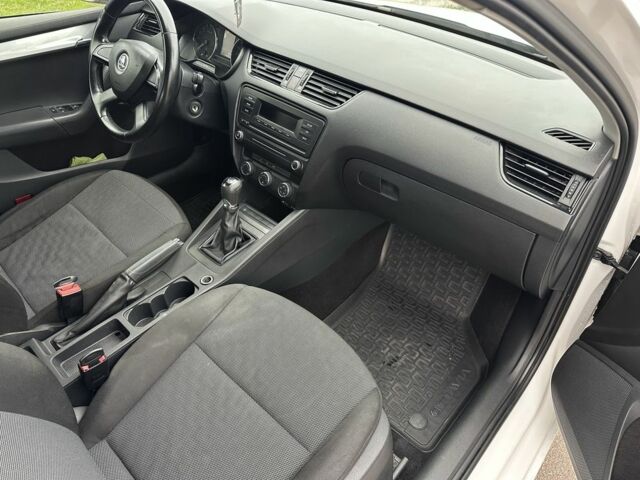 Білий Шкода Октавія, об'ємом двигуна 1.6 л та пробігом 270 тис. км за 8700 $, фото 7 на Automoto.ua
