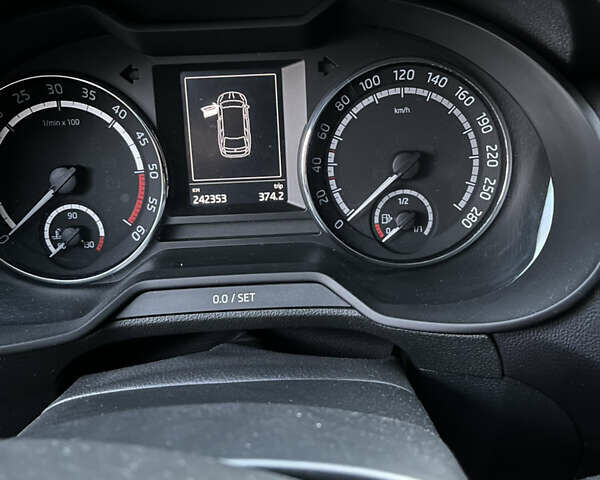 Белый Шкода Октавия, объемом двигателя 1.97 л и пробегом 244 тыс. км за 12700 $, фото 33 на Automoto.ua