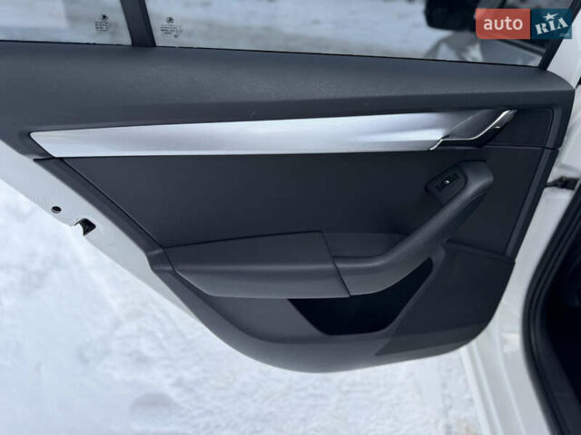 Белый Шкода Октавия, объемом двигателя 1.8 л и пробегом 182 тыс. км за 13000 $, фото 22 на Automoto.ua