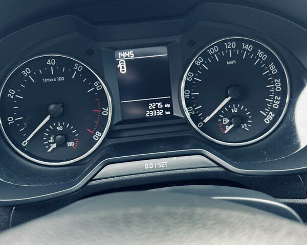 Белый Шкода Октавия, объемом двигателя 1.2 л и пробегом 23 тыс. км за 8900 $, фото 5 на Automoto.ua