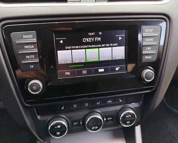 Шкода Октавия 2014 в Казатине на Automoto.ua Белый Шкода Октавия, объемом двигателя 1.97 л и пробегом 199 тыс. км за 11500 $, фото 30 на Automoto.ua