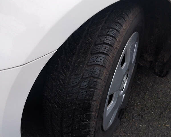 Белый Шкода Октавия, объемом двигателя 1.6 л и пробегом 340 тыс. км за 9500 $, фото 11 на Automoto.ua