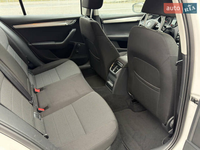 Білий Шкода Октавія, об'ємом двигуна 1.6 л та пробігом 204 тис. км за 11299 $, фото 39 на Automoto.ua