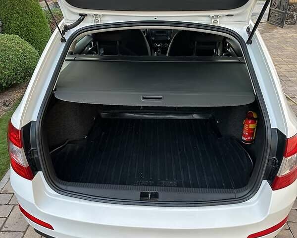 Білий Шкода Октавія, об'ємом двигуна 1.2 л та пробігом 149 тис. км за 8300 $, фото 1 на Automoto.ua