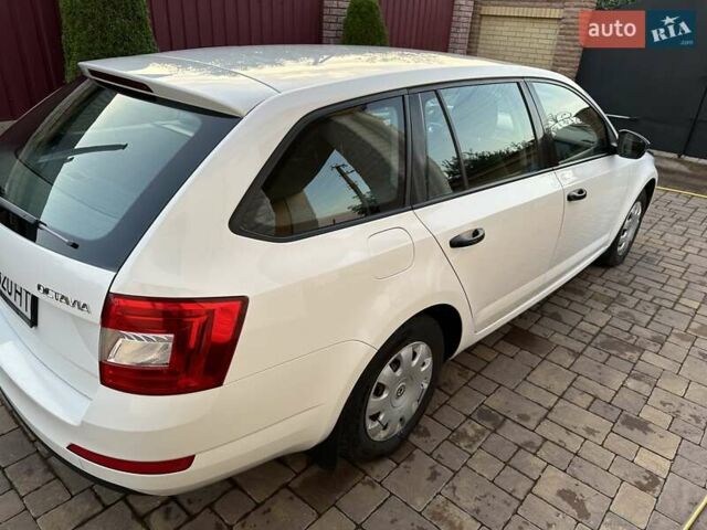 Білий Шкода Октавія, об'ємом двигуна 1.2 л та пробігом 149 тис. км за 8300 $, фото 7 на Automoto.ua