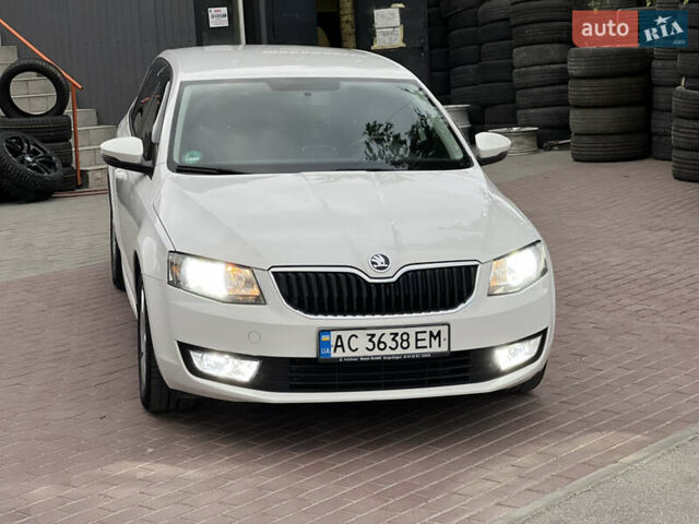 Белый Шкода Октавия, объемом двигателя 1.6 л и пробегом 240 тыс. км за 10300 $, фото 7 на Automoto.ua
