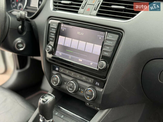 Белый Шкода Октавия, объемом двигателя 2 л и пробегом 230 тыс. км за 15300 $, фото 31 на Automoto.ua