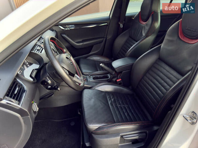 Белый Шкода Октавия, объемом двигателя 2 л и пробегом 203 тыс. км за 14500 $, фото 12 на Automoto.ua