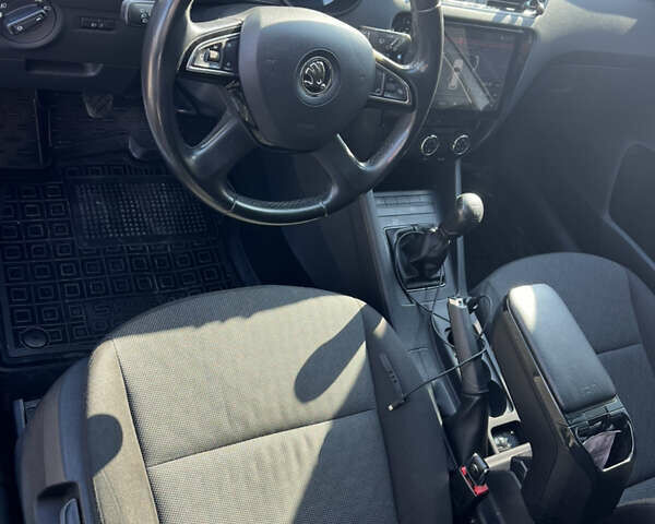 Белый Шкода Октавия, объемом двигателя 1.6 л и пробегом 248 тыс. км за 11500 $, фото 13 на Automoto.ua