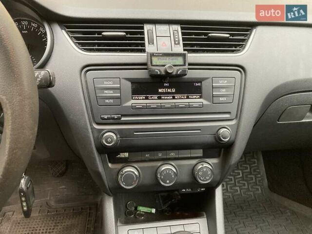 Белый Шкода Октавия, объемом двигателя 1.2 л и пробегом 114 тыс. км за 10500 $, фото 11 на Automoto.ua