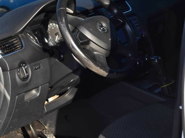 Шкода Октавия 2014 в Кривом Роге на Automoto.ua Белый Шкода Октавия, объемом двигателя 1.6 л и пробегом 304 тыс. км за 8999 $, фото 7 на Automoto.ua