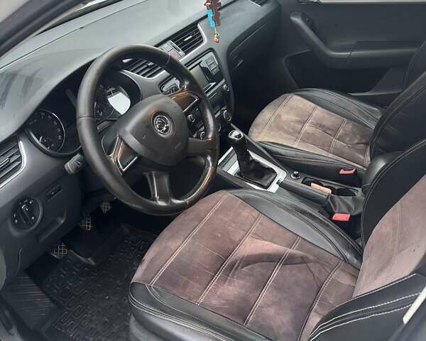 Білий Шкода Октавія, об'ємом двигуна 1.6 л та пробігом 250 тис. км за 9100 $, фото 10 на Automoto.ua