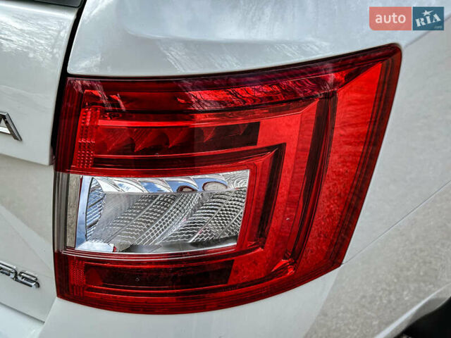 Белый Шкода Октавия, объемом двигателя 1.97 л и пробегом 220 тыс. км за 14500 $, фото 62 на Automoto.ua