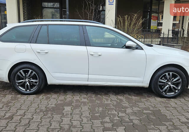 Белый Шкода Октавия, объемом двигателя 1.6 л и пробегом 303 тыс. км за 9700 $, фото 8 на Automoto.ua