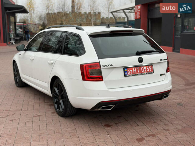 Белый Шкода Октавия, объемом двигателя 2 л и пробегом 230 тыс. км за 15300 $, фото 3 на Automoto.ua