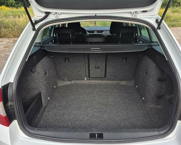 Білий Шкода Октавія, об'ємом двигуна 1.8 л та пробігом 182 тис. км за 11200 $, фото 3 на Automoto.ua