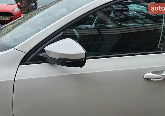 Белый Шкода Октавия, объемом двигателя 1.6 л и пробегом 303 тыс. км за 9700 $, фото 6 на Automoto.ua