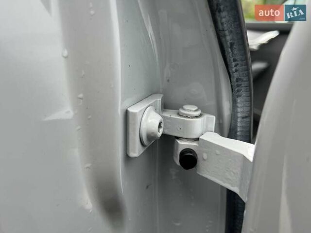 Белый Шкода Октавия, объемом двигателя 1.8 л и пробегом 182 тыс. км за 11650 $, фото 106 на Automoto.ua