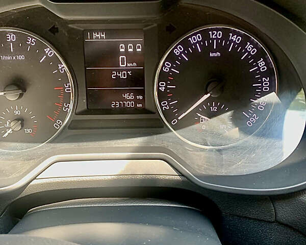 Белый Шкода Октавия, объемом двигателя 1.6 л и пробегом 237 тыс. км за 8750 $, фото 31 на Automoto.ua