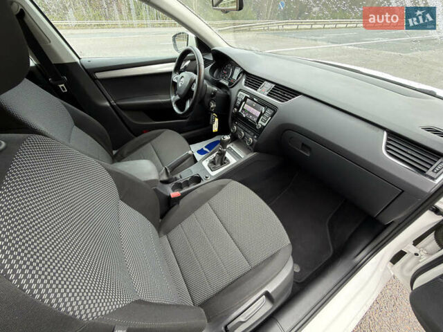 Білий Шкода Октавія, об'ємом двигуна 1.6 л та пробігом 204 тис. км за 11299 $, фото 44 на Automoto.ua