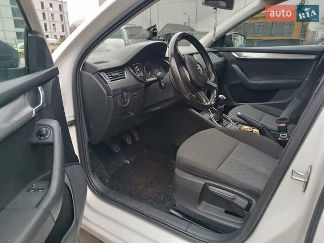 Белый Шкода Октавия, объемом двигателя 1.2 л и пробегом 175 тыс. км за 9000 $, фото 9 на Automoto.ua