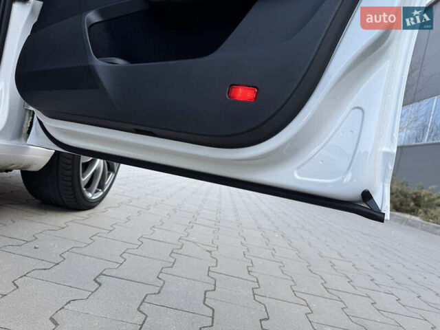 Белый Шкода Октавия, объемом двигателя 1.98 л и пробегом 199 тыс. км за 13500 $, фото 79 на Automoto.ua