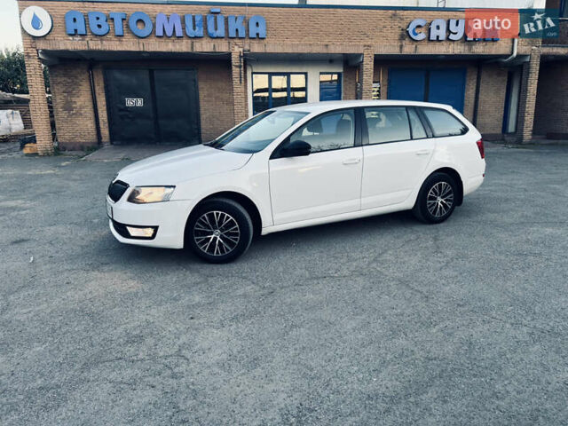 Белый Шкода Октавия, объемом двигателя 1.2 л и пробегом 23 тыс. км за 8900 $, фото 1 на Automoto.ua