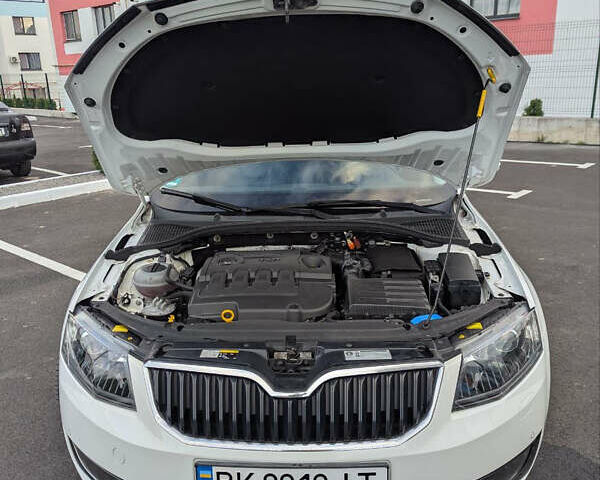 Белый Шкода Октавия, объемом двигателя 1.6 л и пробегом 338 тыс. км за 10399 $, фото 91 на Automoto.ua