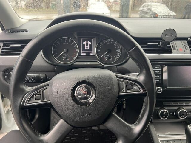 Белый Шкода Октавия, объемом двигателя 2 л и пробегом 285 тыс. км за 9500 $, фото 2 на Automoto.ua