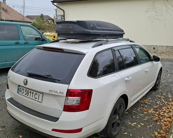 Білий Шкода Октавія, об'ємом двигуна 1.6 л та пробігом 256 тис. км за 11000 $, фото 4 на Automoto.ua