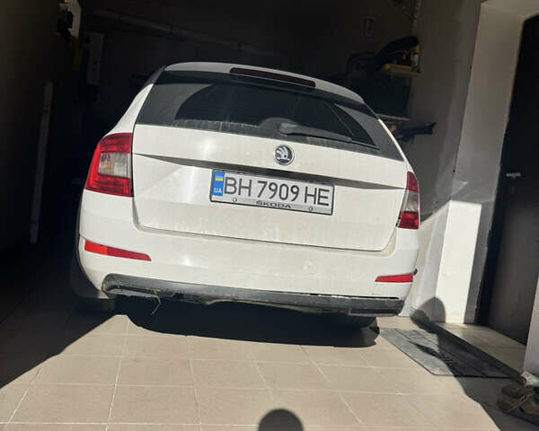 Белый Шкода Октавия, объемом двигателя 1.6 л и пробегом 311 тыс. км за 5900 $, фото 7 на Automoto.ua