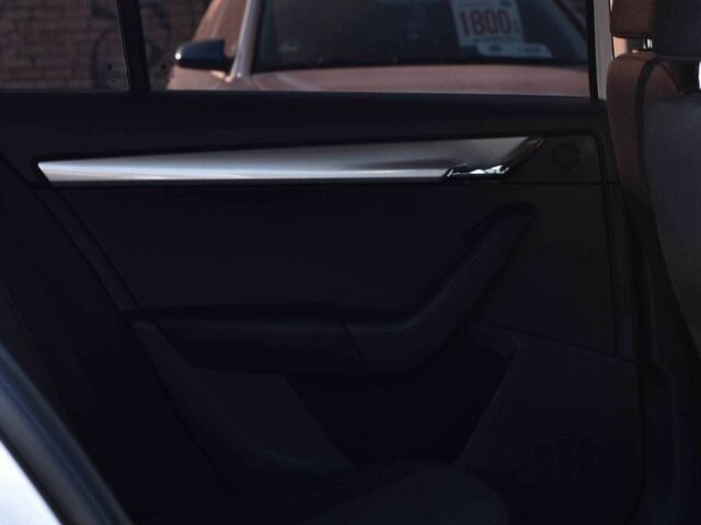 Шкода Октавия 2014 в Кривом Роге на Automoto.ua Белый Шкода Октавия, объемом двигателя 1.6 л и пробегом 304 тыс. км за 8999 $, фото 14 на Automoto.ua