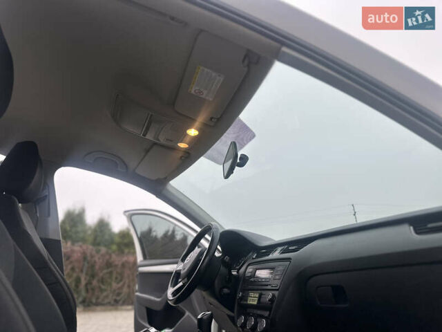 Білий Шкода Октавія, об'ємом двигуна 1.6 л та пробігом 284 тис. км за 8600 $, фото 36 на Automoto.ua