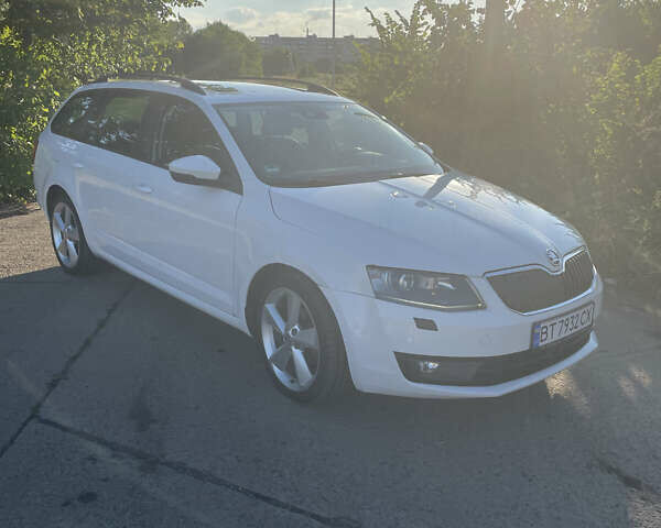 Белый Шкода Октавия, объемом двигателя 1.97 л и пробегом 303 тыс. км за 13500 $, фото 2 на Automoto.ua